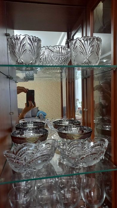 Сервизы, тарелки. Посуда. Кувшины, чайные сервизы.