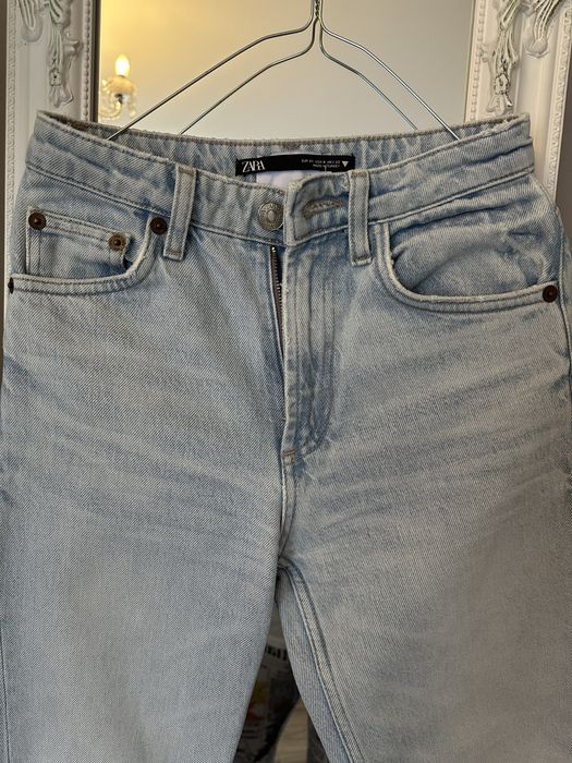 Прави дънки Зара.