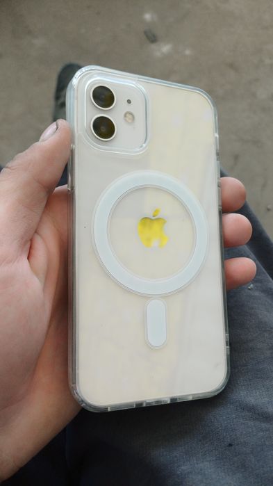 Обменяю айфон 12