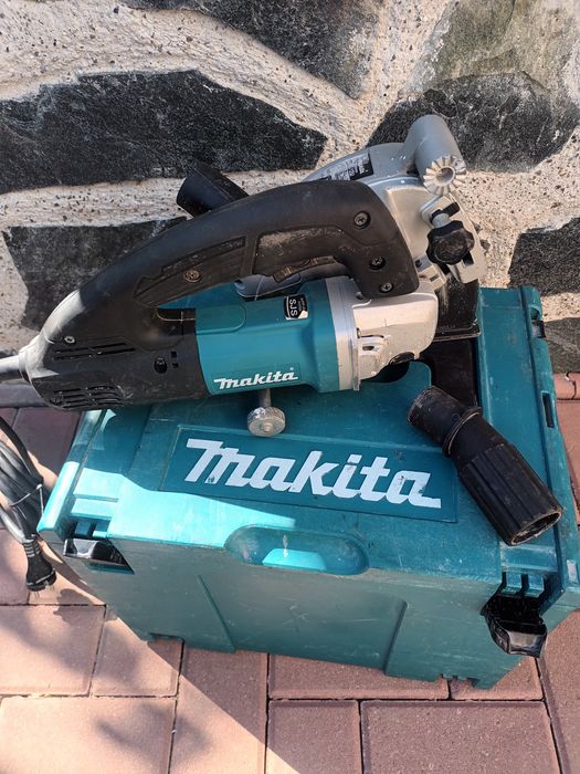 Masina canelat  frezat makita sg 1251