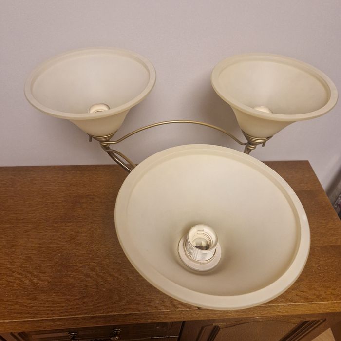 Люстра трехрожковая