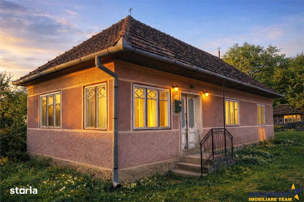 Teren roditor de peste 1.000mp cu casa traditionala, Sanzaieni, Covasn