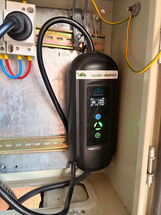 Incarcator monofazat de 3.7kW cu cablu de 5m pentru masina electrica