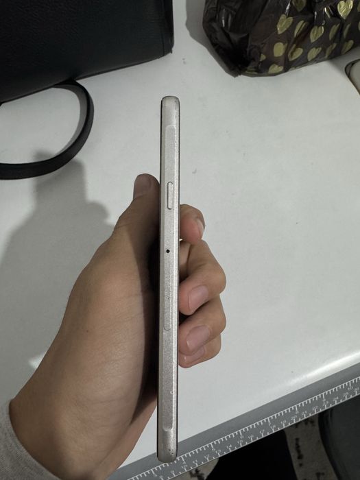 Самсунг А3 16 гб 2016года