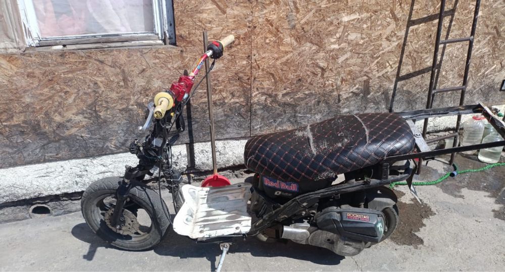 планшет два мопеда японец и китаец