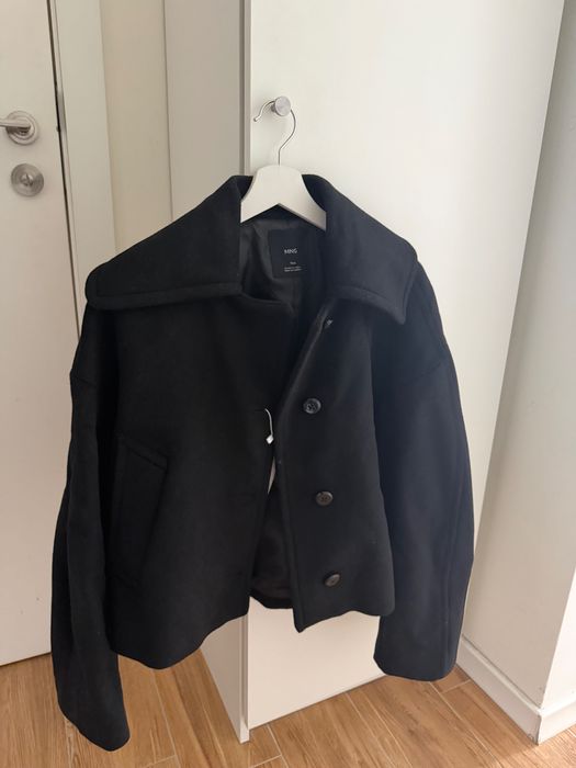 Черно късо палто - Mango