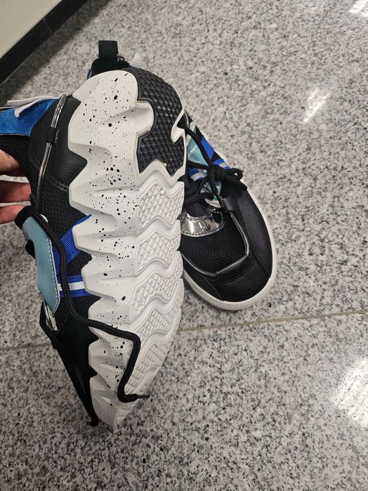 Дамски спортни маратонки