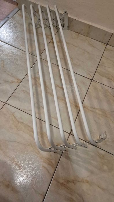 Uscator retractabil de rufe