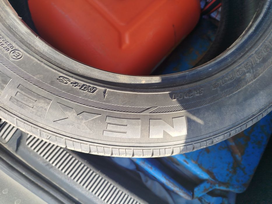 Продам шины б/у.