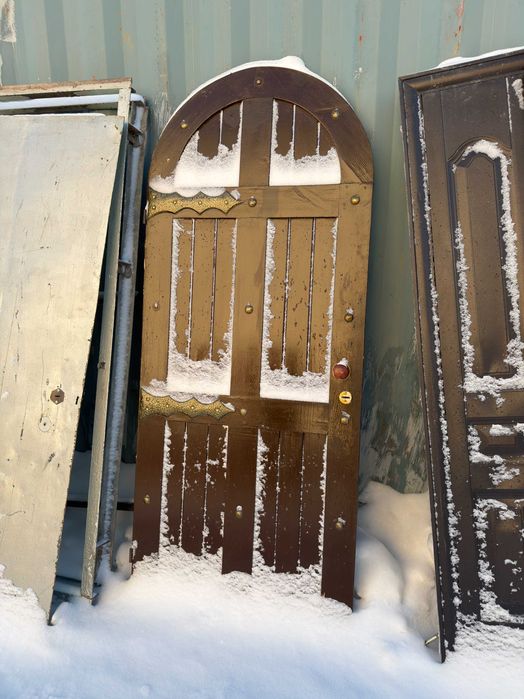 Продам железные двери.