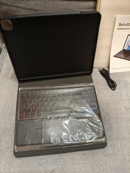 Husă cu tastatură pt iPad Air 13” M3 2025  M2 2024 și iPad Pro 12.9”