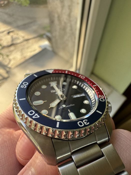 Seiko 5 Sports SRPD53K1 „Pepsi” – Stare Impecabilă, ca nou