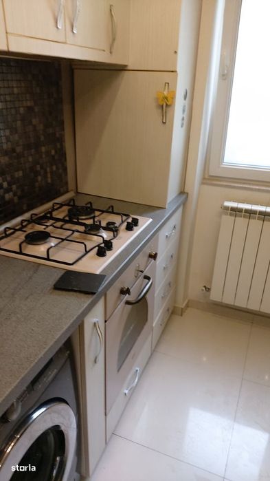 Central-Liceul Petru R.-Apartament 3 camere, mobilat, centrala,350euro