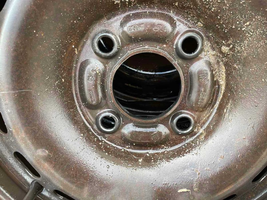 Гуми  с джанти и тазове летни 195/55/15