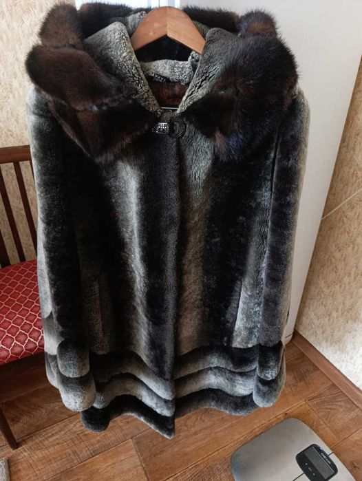 Шуба цигейковая с капюшоном