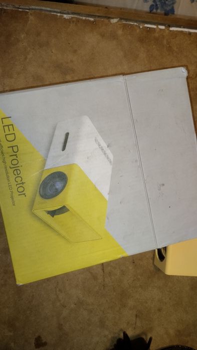 Led proektor holati yaxshi deyarli ishlatilmagan