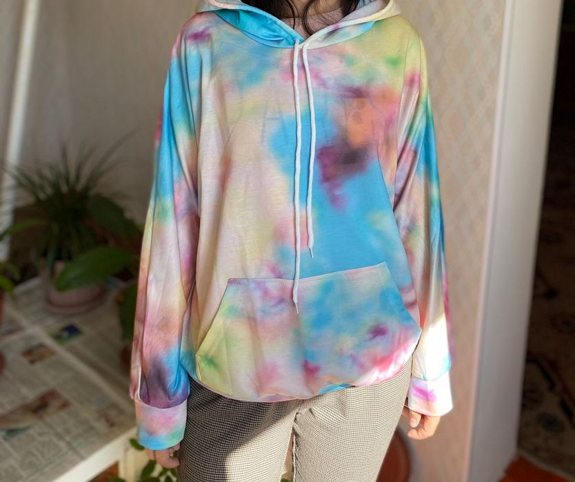 Продается     тонкий     худи.   Размер С, М.   Новая. Район оптовки.