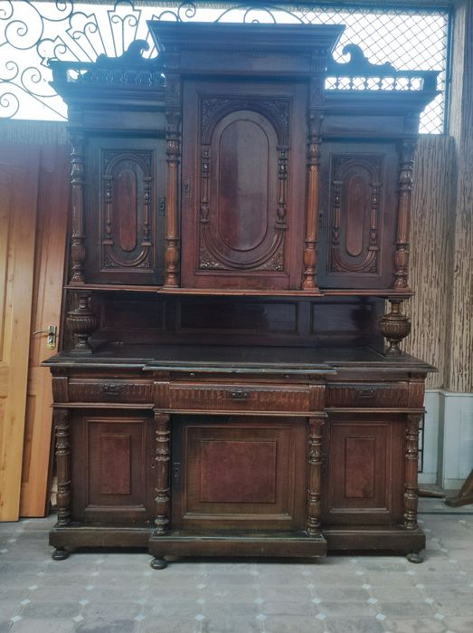 Qadimiy shkaf, 100 yildan oshgan, haqiqiy antiqa shkaf, Antikvar