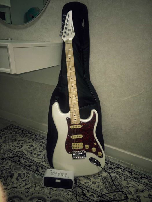 продается Электро гитара Tcreator