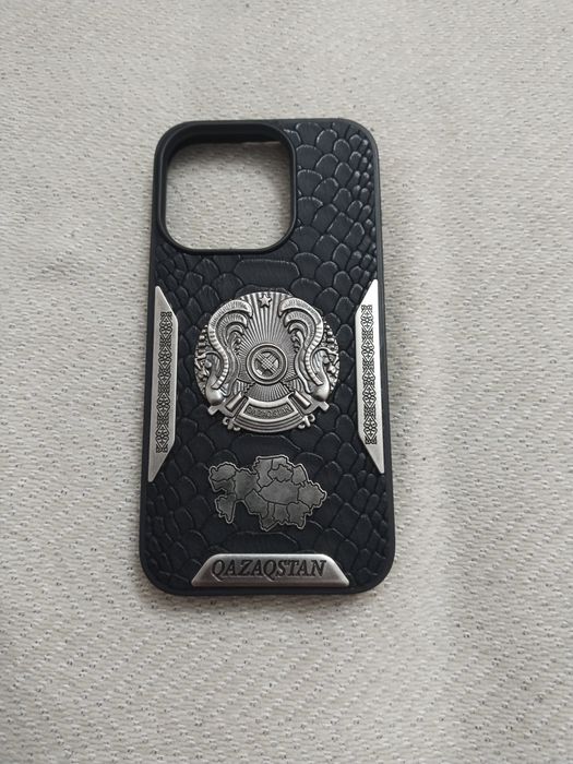 Продается телефон чехол и часы