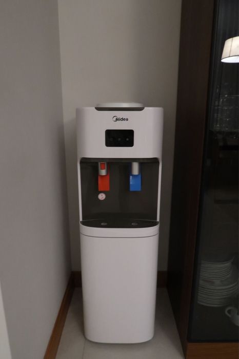 Кулер для воды в отличном состоянии