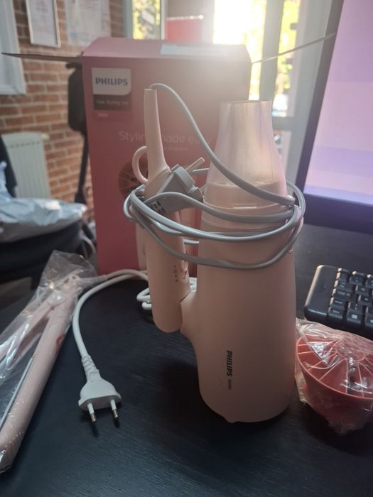 Set Philips  Uscător de par si placa ceramica