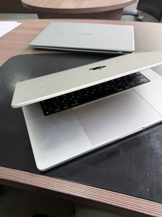 MacBook pro 16 M3 pro 18gb/512gb