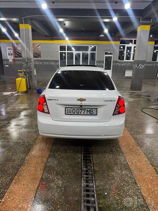 Sotiladi Jentra 2014 yil, oq rang, 3-pozitsiya.