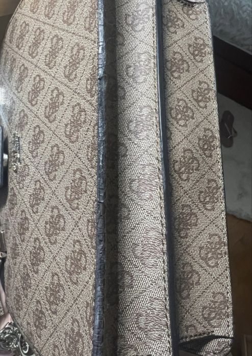 Gentuță GUESS , stare bună
