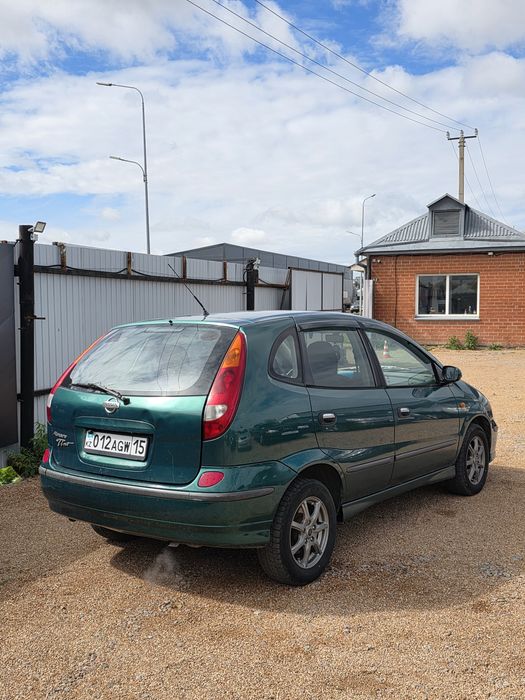 Nissan Almera Tino