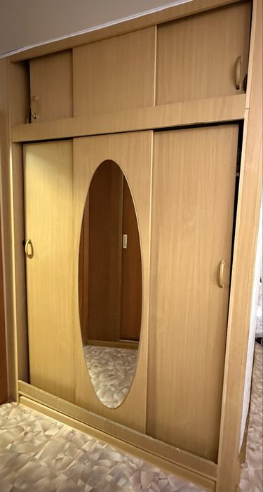 Продам шкаф-купе с зеркалом