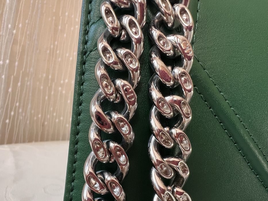 Продается сумка Christian Dior Forest Green Diorama