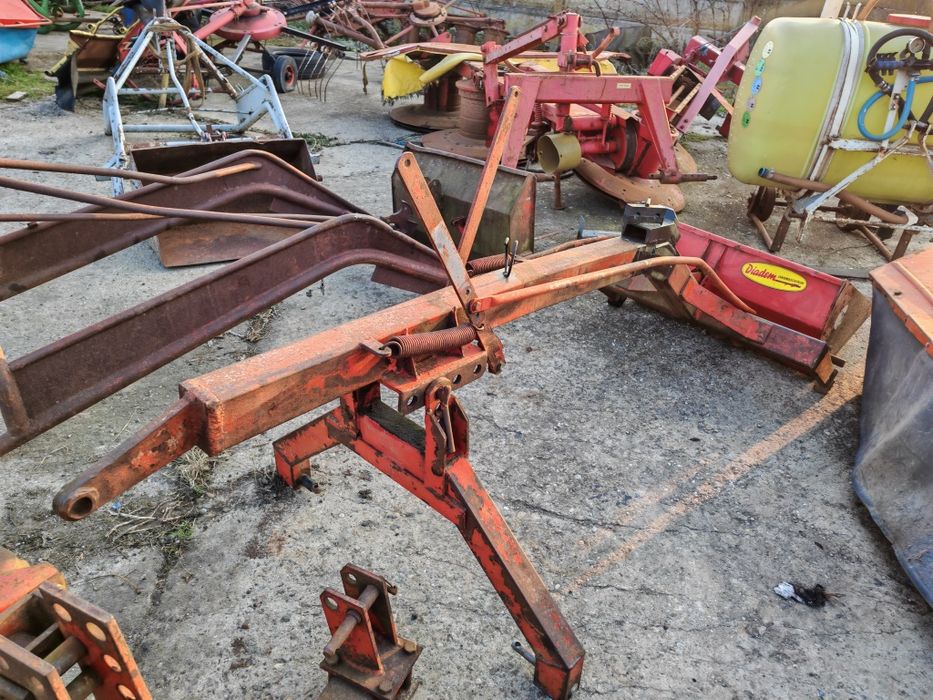 Încărcător în tiranți cu cupa- furci