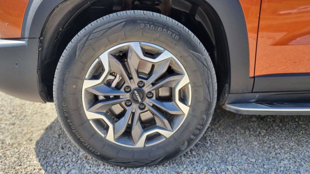 Резина новая 24 год 235/65R18