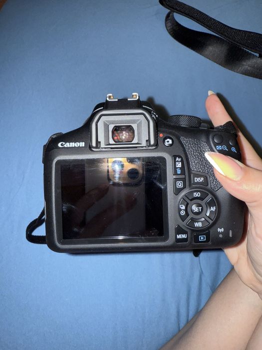 Фотоапарат Canon 1300D