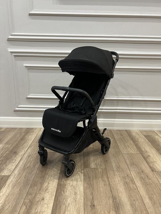продам фирменную коляску easywalker