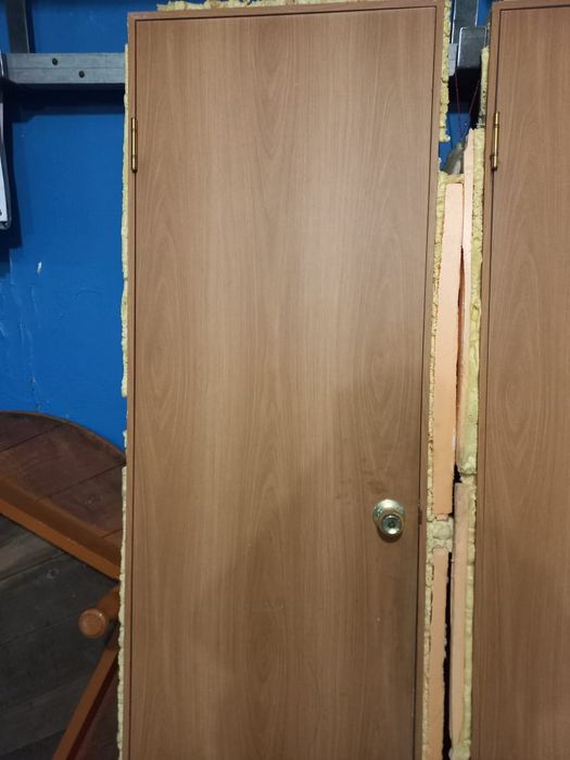 Продаю двери медкомнатные