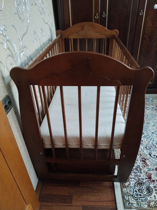 Деткая кровать(манеж)