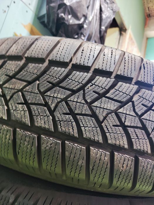 4 бр зимни 235/65/17 Dunlop
