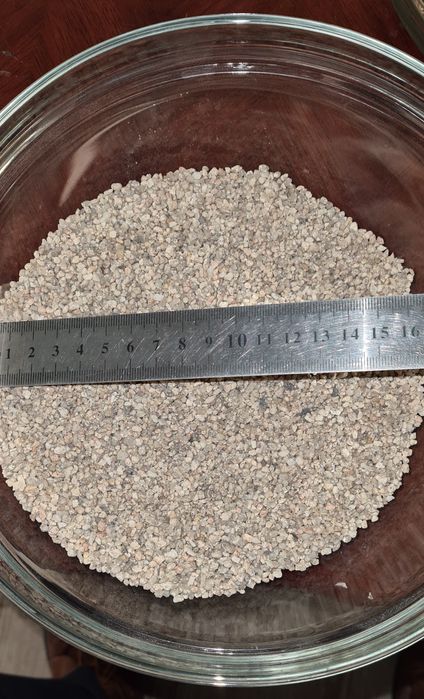 Кварцевый песок, полевой шпат, парашок