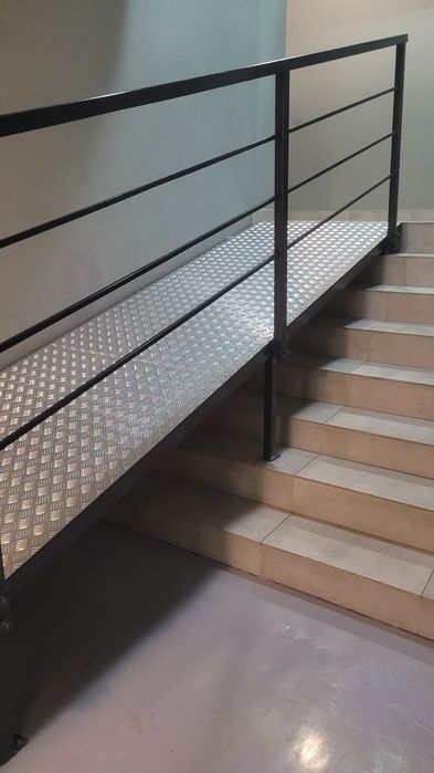 rampa acces pt persoane cu dizabilitati acces carucior pe scari