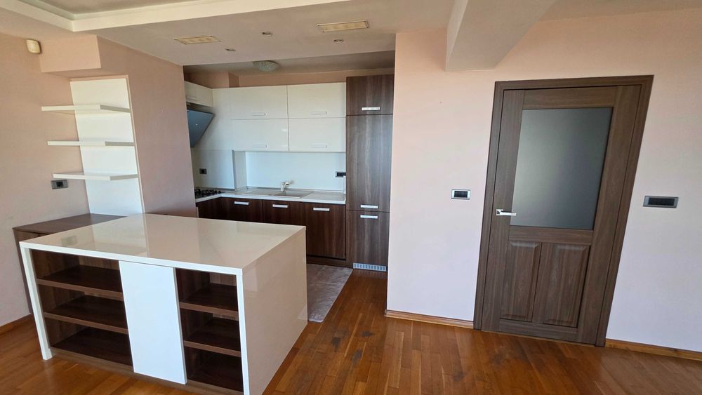 Дава се под наем Тристаен апартамент в Варна, Бриз - 123 кв.м за 1495.83 € - Снимка #10