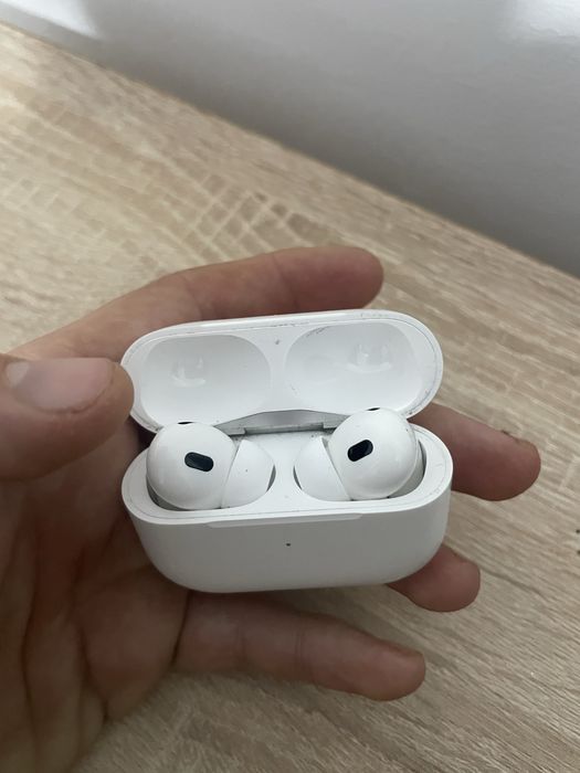 Vand airpods pro 2 cu carcasa magsafe si usb c