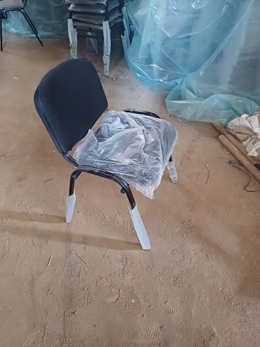 Izo' stul bor Turon stul ofis uchun