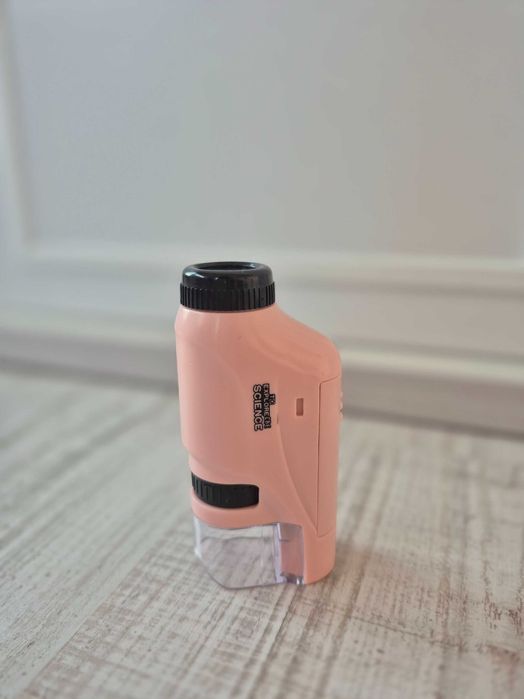 Безжични слушалки с котешки уши и микроскоп