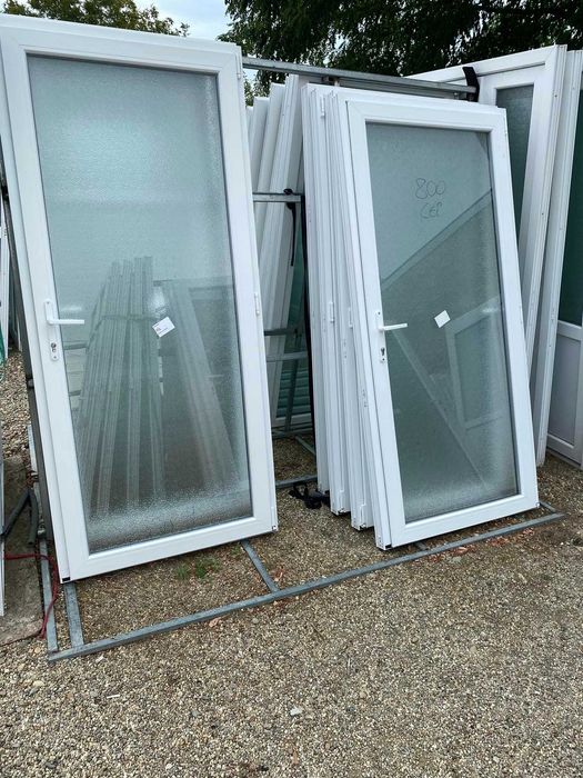 Usi termopan noi cu panel si sticla