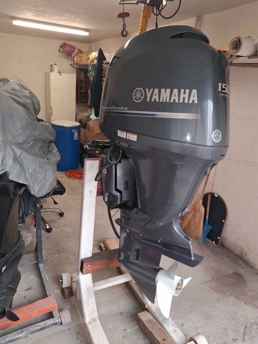 Извънбордов двигател Йамаха 150
