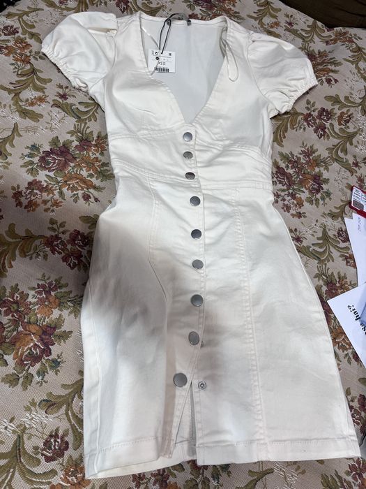 Rochie alba, de toamna,  Bershka, in stare noua.