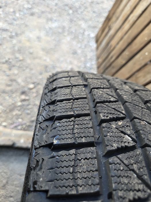 Продам шины зимние 215/55/R16