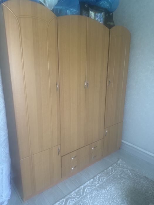 продам шкаф платяной